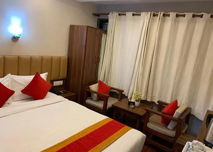 Redstone Regency Hotel