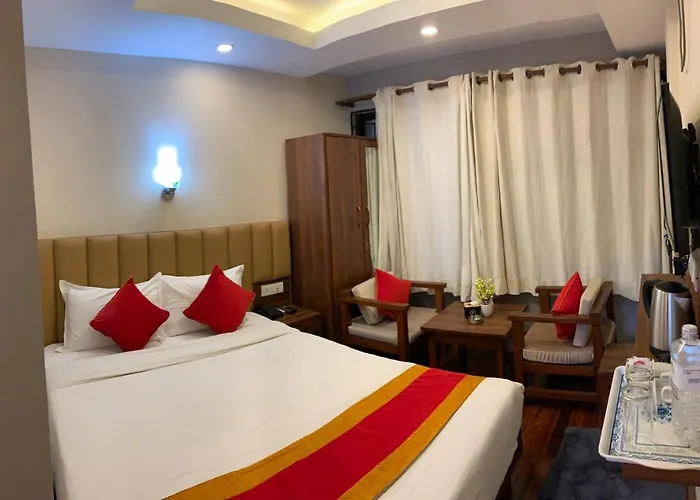 Redstone Regency Hotel