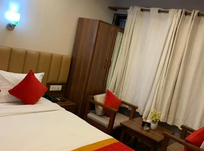 Hotel Redstone Regency *