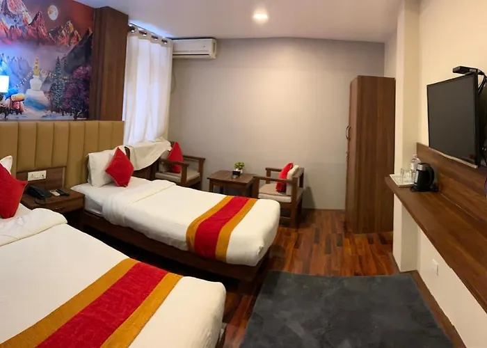 Redstone Regency Hotel