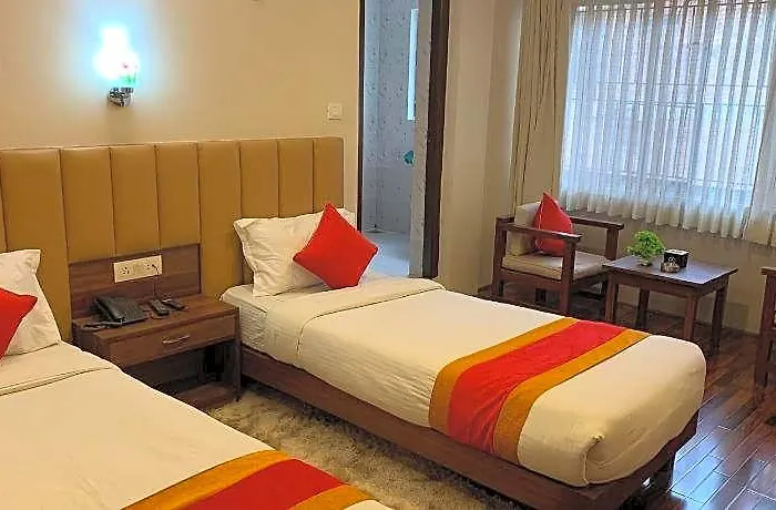 Redstone Regency Hotel *